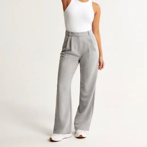 Worn once Sloane Tailored Trousers from Abercrombie. Size 28 R in Light Grey.